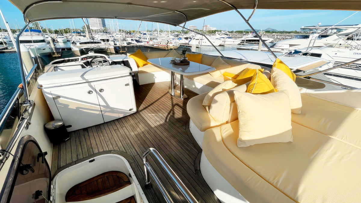 Аренда моторной яхты Princess 54 на Пхукете, Таиланд